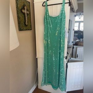 MAC DUGGAL SEQUINED SLEEVELESS COLUMN GOWN